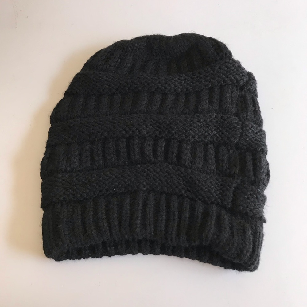 🧢🖤BLACK KNITTED BEANIE🖤🧢